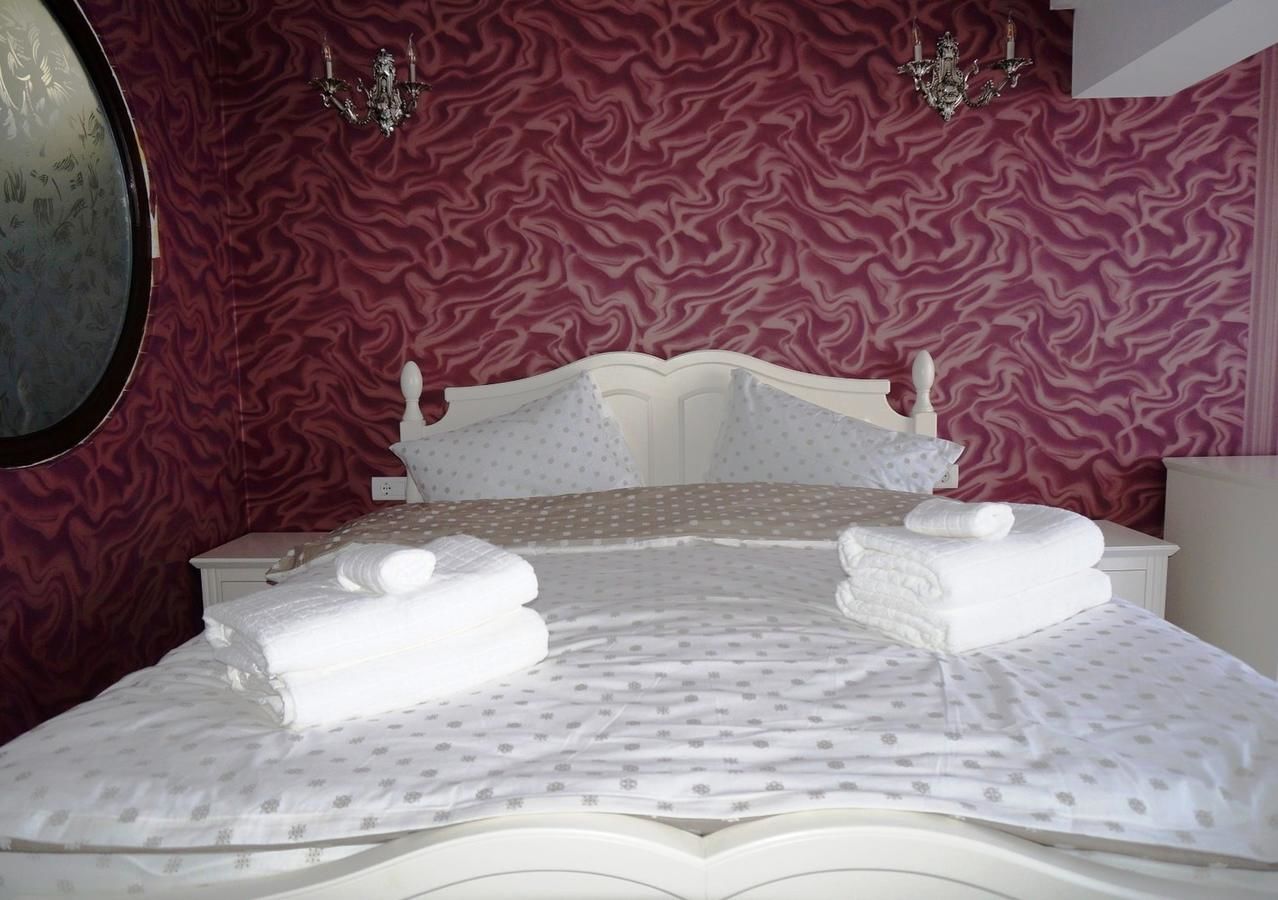 Отель Romantic Boutique Hotel Фокшани-29