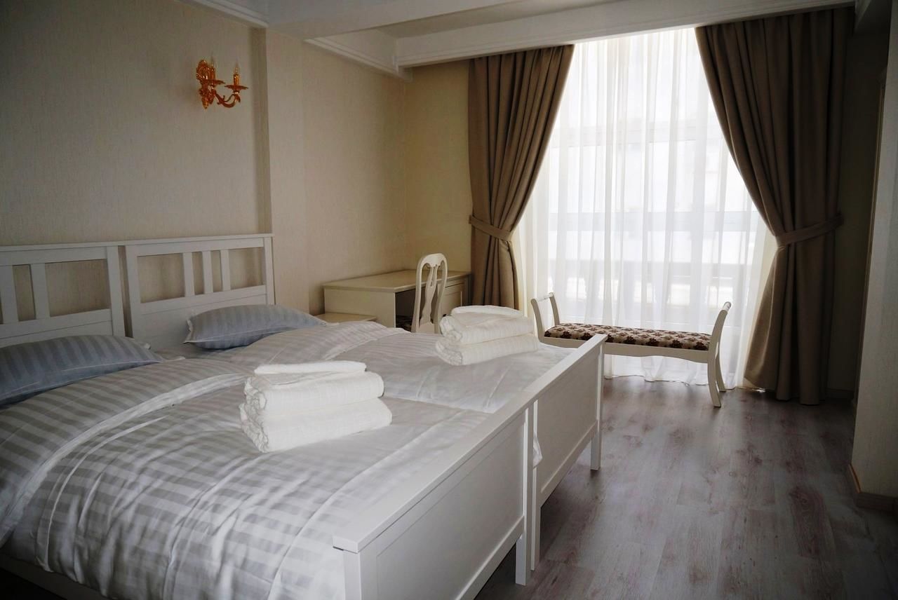 Отель Romantic Boutique Hotel Фокшани