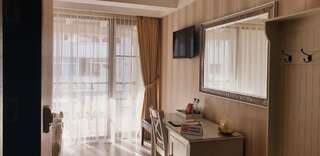 Отель Romantic Boutique Hotel Фокшани Двухместный номер с 1 кроватью и балконом-6